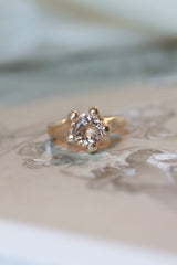 morganit-ring-rustikke-guldringe-med-store-sten-statement-statement-ringe-naturligt-organisk-antikt-look-smykker-af-sit-eget-guld-guldsmede-i-danmark-med-eget-værksted-pompus-erik-sørensen-journey-morganite