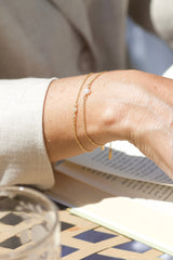 Alaia armbånd i 14 karat guld, rund anker kæde med lys diamant fra POMPUS. Håndlavede smykker fra eget værksted i Danmark.