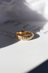 rustikke-diamantringe-guld-i-naturligt-organisk-antikt-look-smykker-af-sit-eget-guld-guldsmede-i-danmark-med-eget-værksted-pompus-erik-sørensen-five-senses.