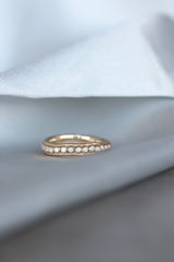 evighedsringe-med-diamanter-hele-vejen-rundt-rustikke-guldringe-med-diamanter-naturligt-organisk-antikt-look-smykker-af-sit-eget-guld-guldsmede-i-danmark-med-eget-værksted-pompus-erik-sørensen