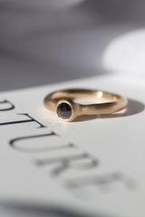 rustikke-med-sorte-diamanter-naturligt-organisk-antikt-look-smykker-af-sit-eget-guld-guldsmede-i-danmark-med-eget-vaerksted-pompus-erik-sorensen-meadow