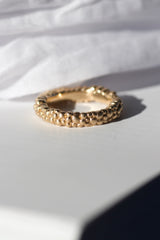 rustikke-guldringe-uden-diamanter-naturligt-organisk-antikt-look-smykker-af-sit-eget-guld-guldsmede-i-danmark-med-eget-værksted-pompus-erik-sørensen-path