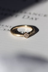 rustikke-harlequinringe-med-diamanter-naturligt-organisk-antikt-look-smykker-af-sit-eget-guld-guldsmede-i-danmark-med-eget-værksted-pompus-erik-sørensen-harlequin