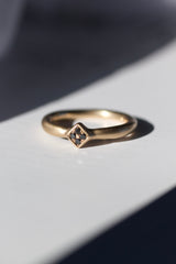 rustikke-harlequinringe-med-sorte-diamanter-naturligt-organisk-antikt-look-smykker-af-sit-eget-guld-guldsmede-i-danmark-med-eget-værksted-pompus-erik-sørensen-harlequin