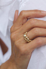 ring-med-små-kugler-dots-rustikke-guldringe-med-diamanter-naturligt-organisk-look-smykker-af-sit-eget-guld-guldsmede-i-danmark-med-eget-værksted-pompus-erik-sørensen-symphony.jpg