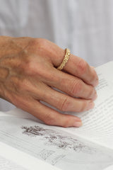 rustikke-guldringe-uden-diamanter-naturligt-organisk-antikt-look-smykker-af-sit-eget-guld-guldsmede-i-danmark-med-eget-værksted-pompus-erik-sørensen-path