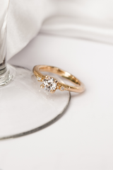 SPECIAL UDAGVE 16 / VINTAGE DIAMANT 0,65 CT