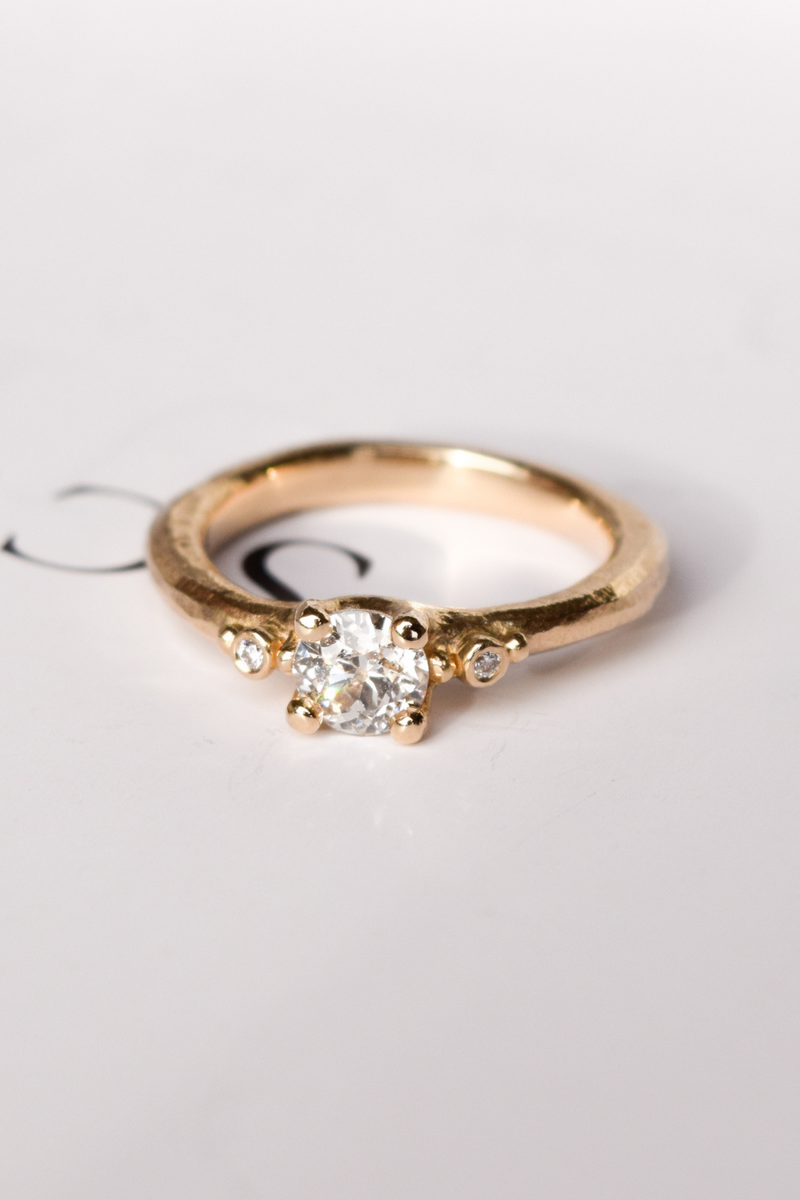 SPECIAL UDAGVE 16 / VINTAGE DIAMANT 0,65 CT