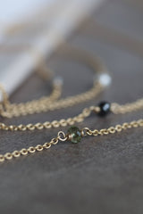 Alaia halskæde i 14 karat guld, rund anker kæde med diamanter, ædelstene og perler fra POMPUS. Håndlavede smykker fra eget værksted i Danmark.