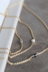 Alaia halskæde i 14 karat guld, rund anker kæde med diamanter, ædelstene og perler fra POMPUS. Håndlavede smykker fra eget værksted i Danmark.